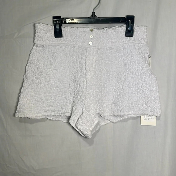 Snow White crinkly stretchy Paradise USA shorts size medium - Picture 1 of 4
